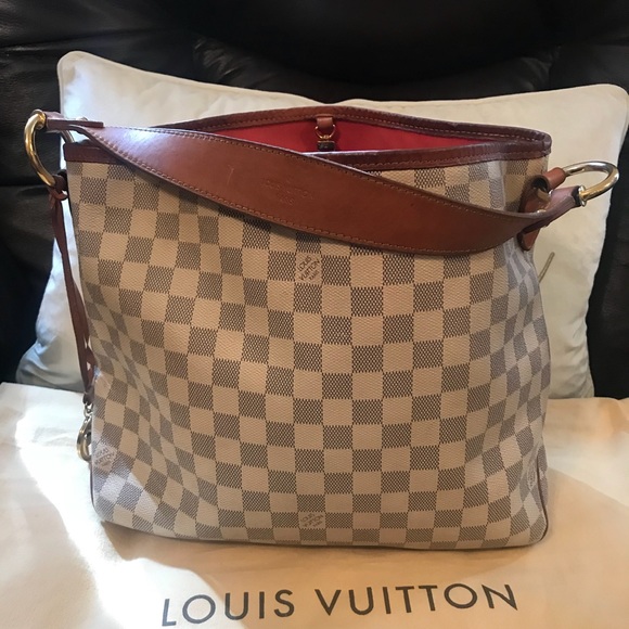 Leather crossbody bag Louis Vuitton Pink in Leather - 28054762